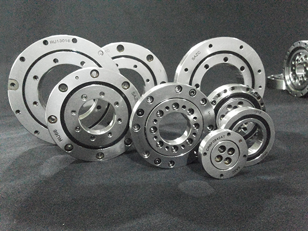 交叉滾子軸承的預緊方法是什么?有什么作用? 交叉滾子軸承的預緊方法是什么?有什么作用?